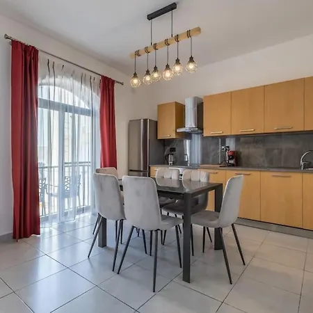 Spacious 4 Bedroom Apt In The Heart Of St Julian's 公寓 *