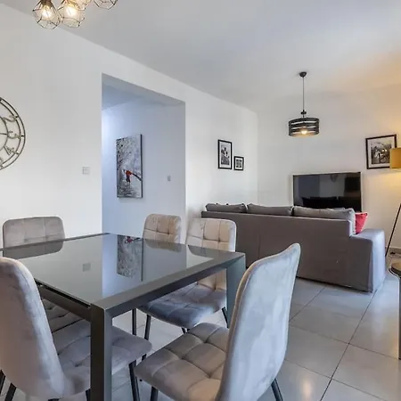 Daire Spacious 4 Bedroom Apt In The Heart Of St Julian's