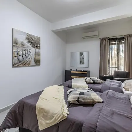 Daire Spacious 4 Bedroom Apt In The Heart Of St Julian's Saint Julian's