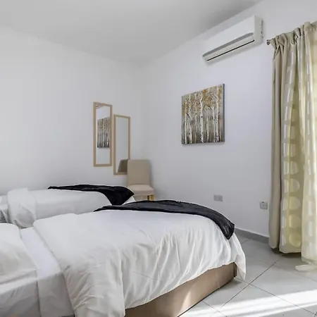 Spacious 4 Bedroom Apt In The Heart Of St Julian's