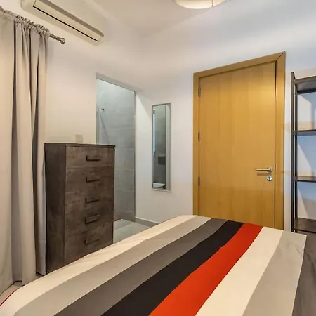 Spacious 4 Bedroom Apt In The Heart Of St Julian's Apartamento