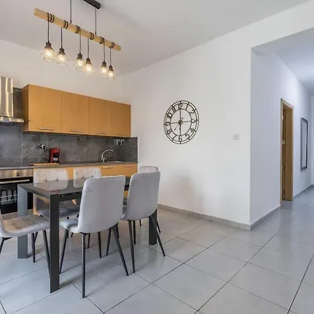 Spacious 4 Bedroom Apt In The Heart Of St Julian's *